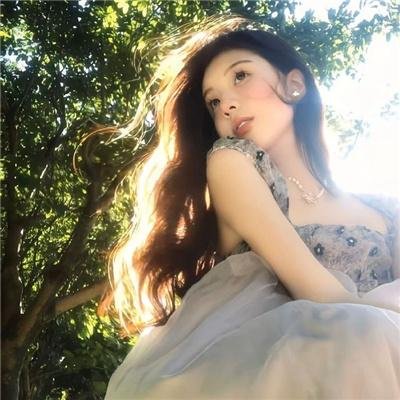 小姑娘艾萝依